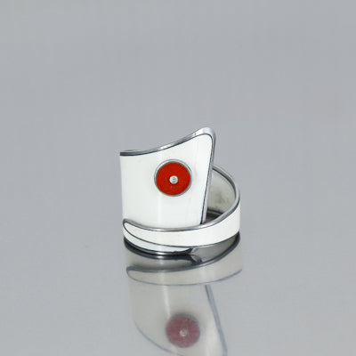 Cora - Ford & Audi ring featuring white Audi 5000 and red Ford Falcon original car paint design.